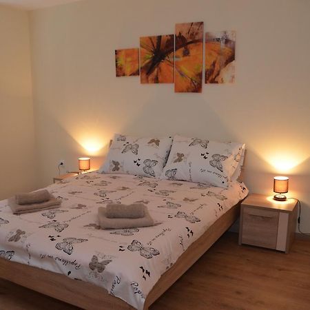 Apartment Marija Sremska Mitrovica Luaran gambar