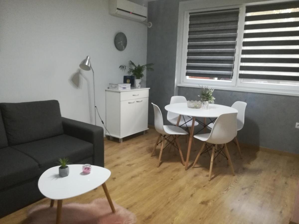 Apartment Marija Sremska Mitrovica Luaran gambar